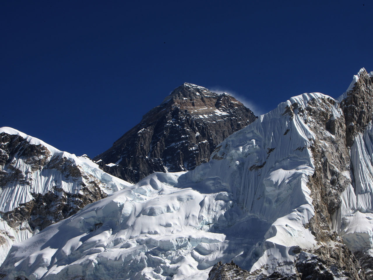 Everest am. Лавина на Эвересте. Лавина в Непале. Гора Эверест.