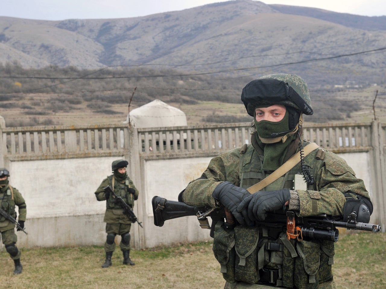 Russia setting ultimatums in Crimea struggle, Ukraine claims - CBS News