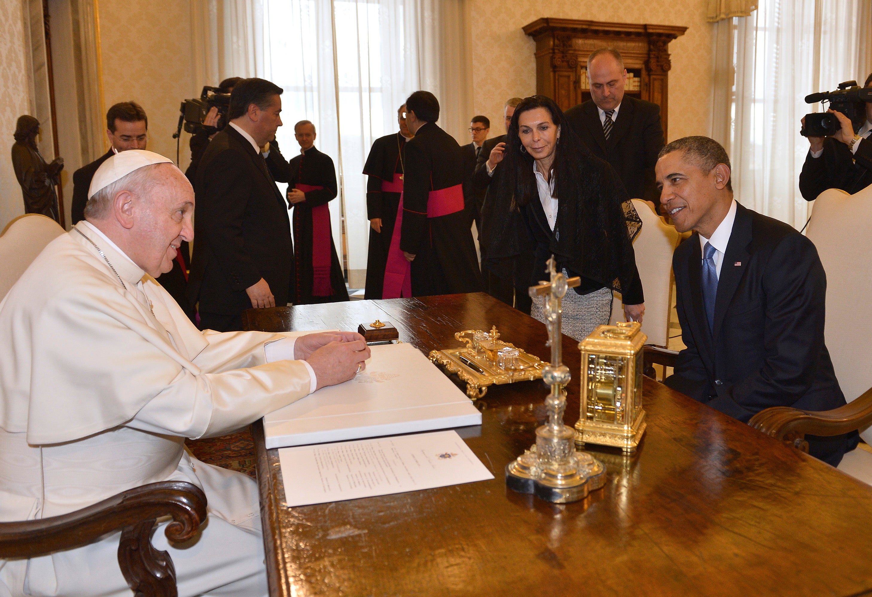 President Obama Meets Pope Francis At Vatican Cbs News