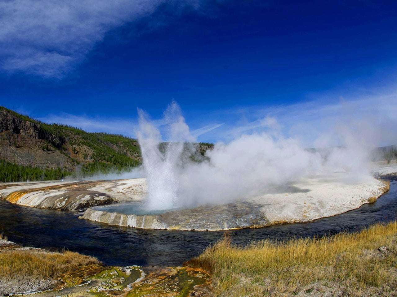 Earthquake rattles Yellowstone National Park CBS News