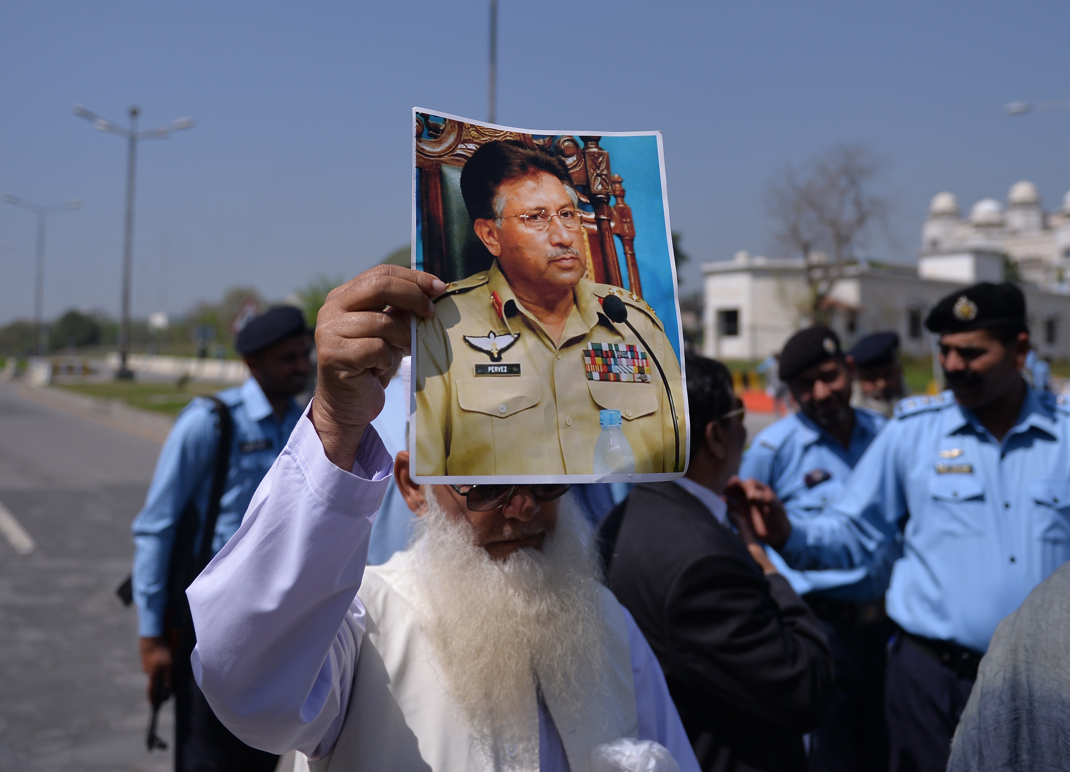 Pakistan Ex Leader Pervez Musharraf Indicted On Treason Charges Cbs News