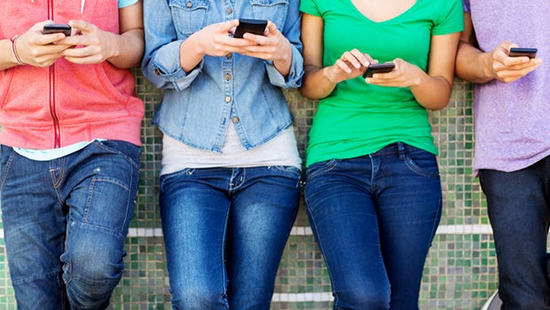 More than half of teens make new friends online - CBS News