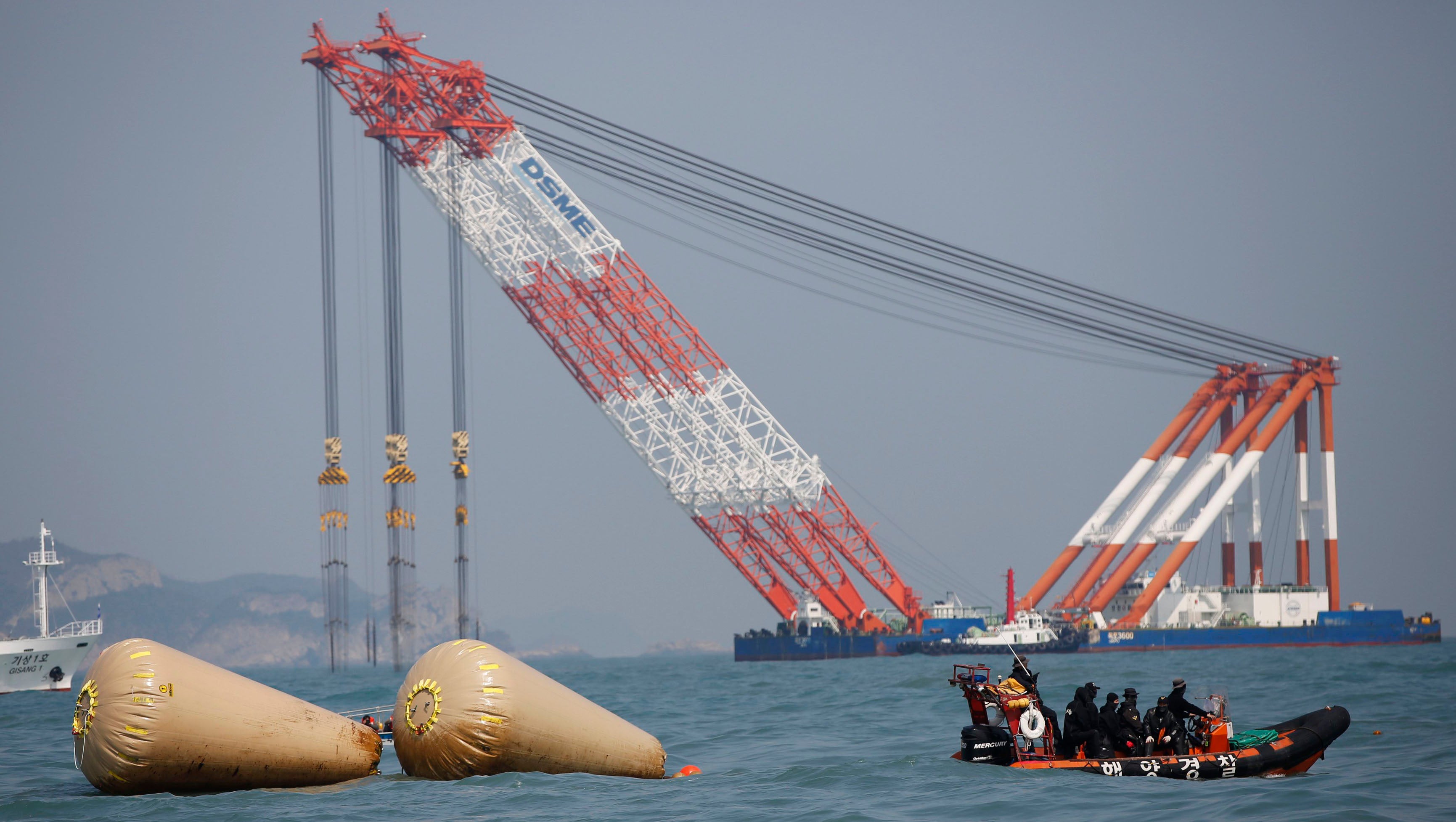 Transcripts reveal crew's confusion when South Korean ferry sank CBS News