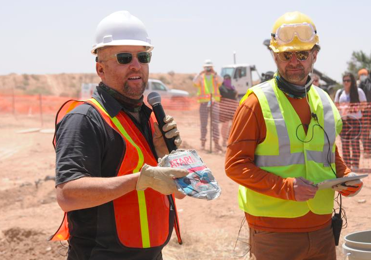 Diggers find Atari's E.T. games in landfill - CBS News