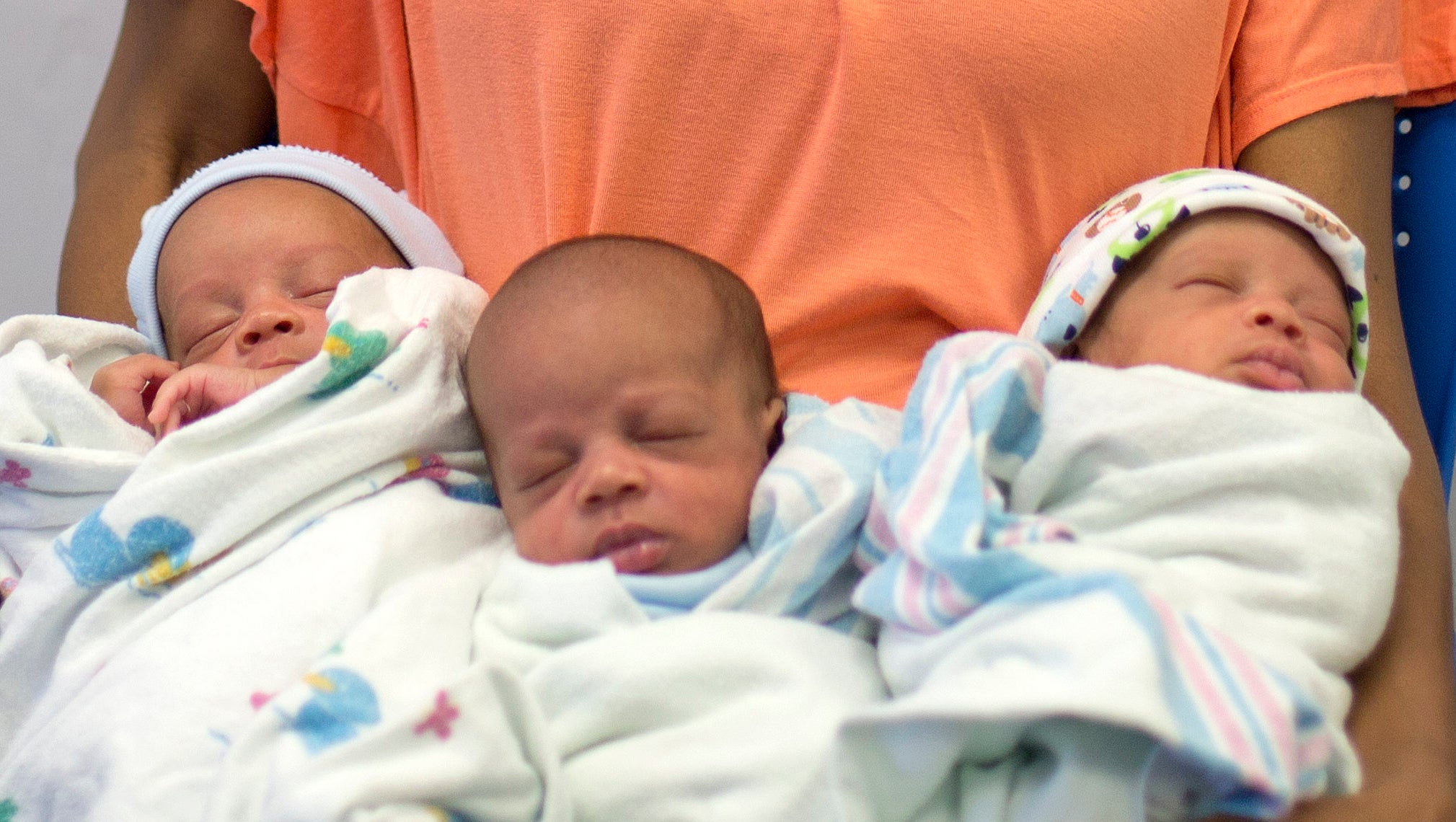 47 Year Old Mom And Surprise Triplets Head Home From Miami Hospital Cbs News