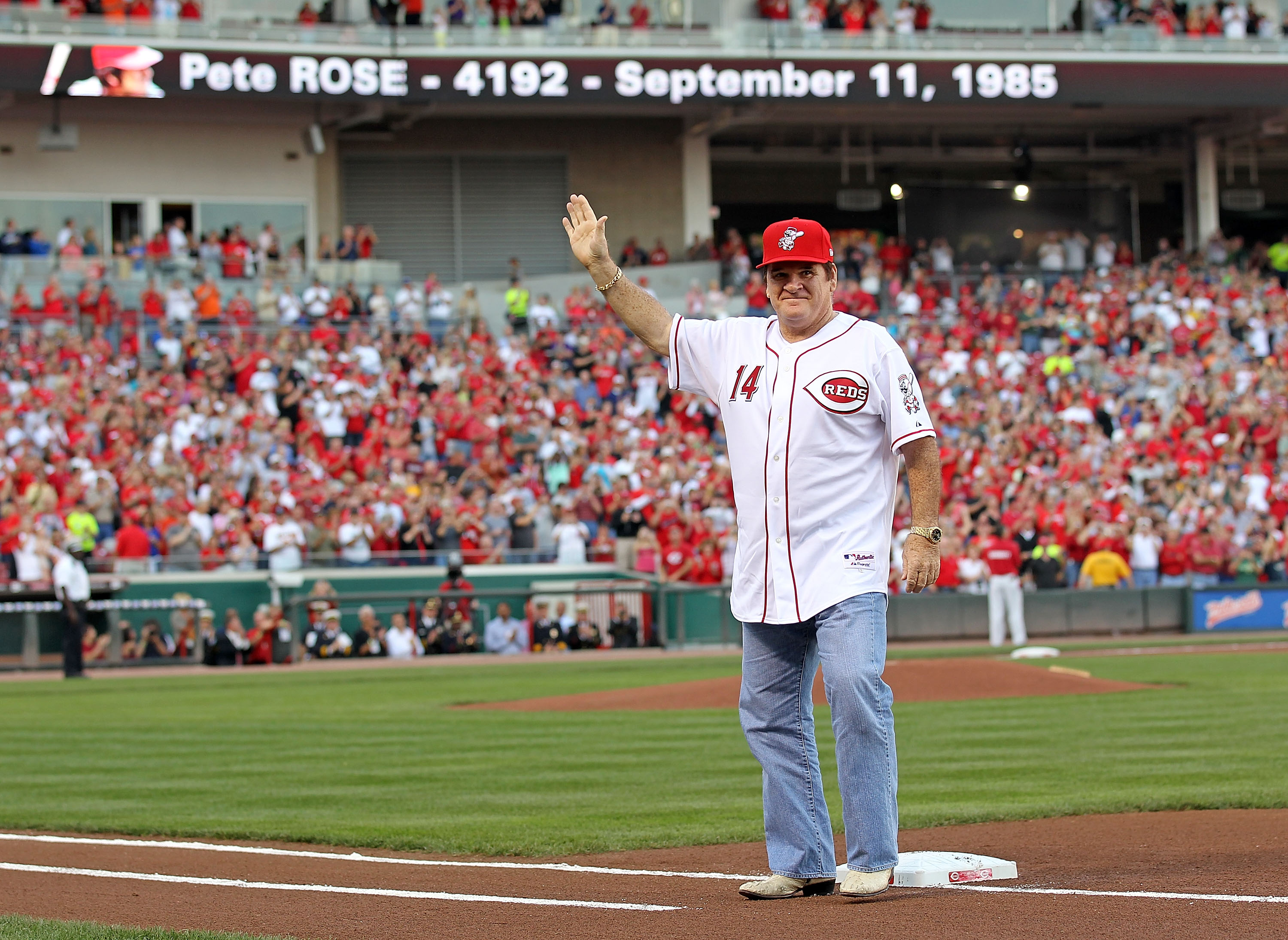 Pete Rose returns for day to manage minor league Bluefish for a night