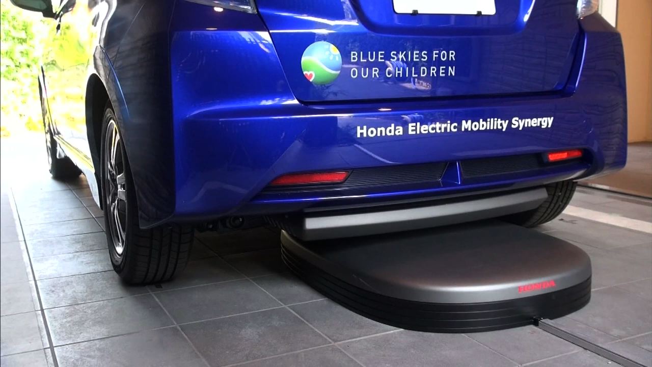 Honda shows off a selfparking car CBS News