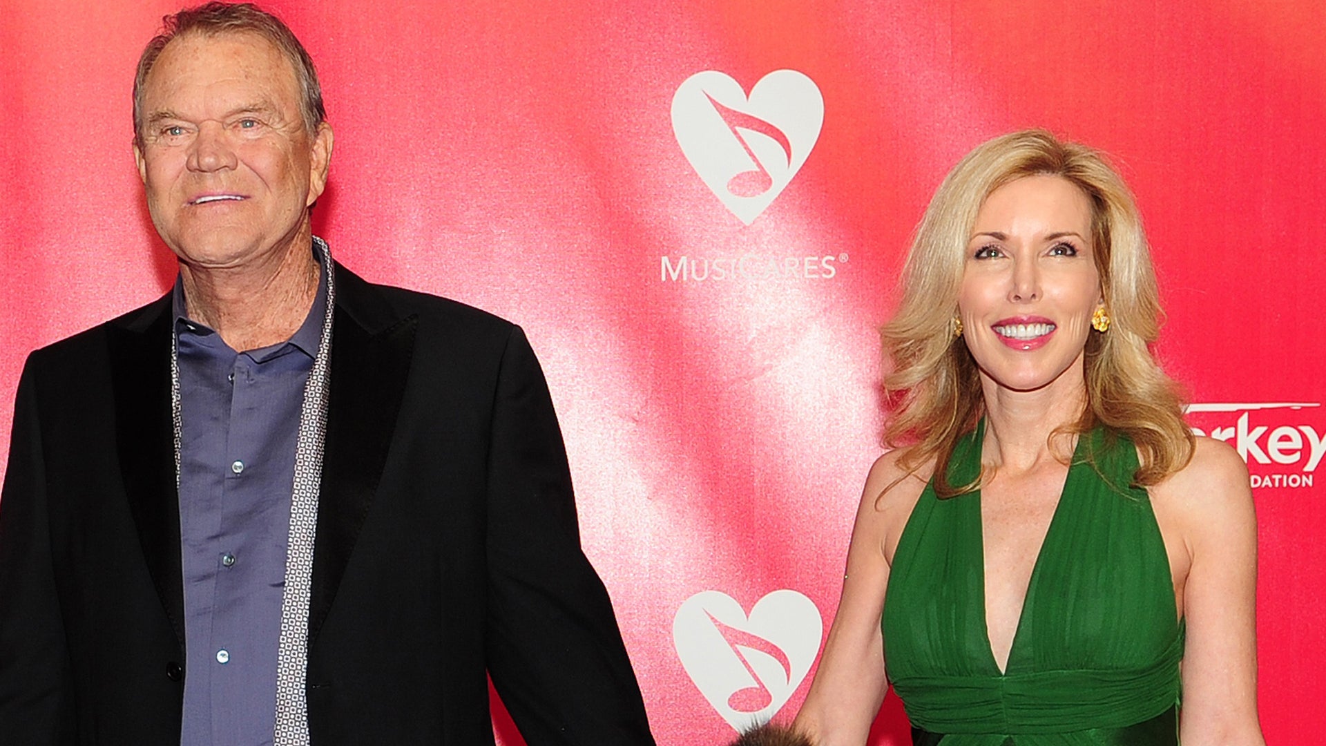 Glen Campbell's wife defends Alzheimer's care for singer CBS News(01)