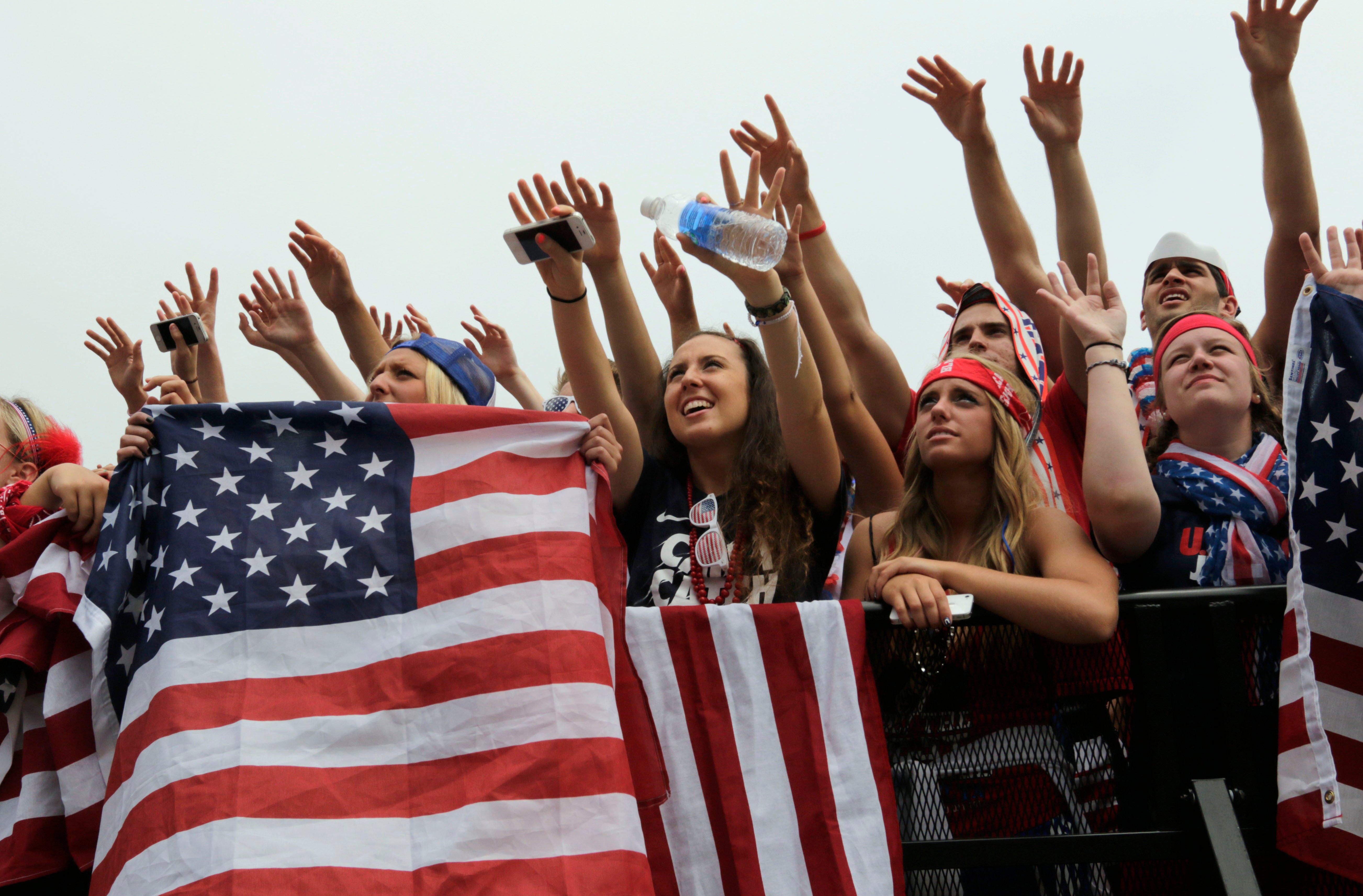 World Cup 2014 Fans unite for mass viewings across the U.S. CBS News