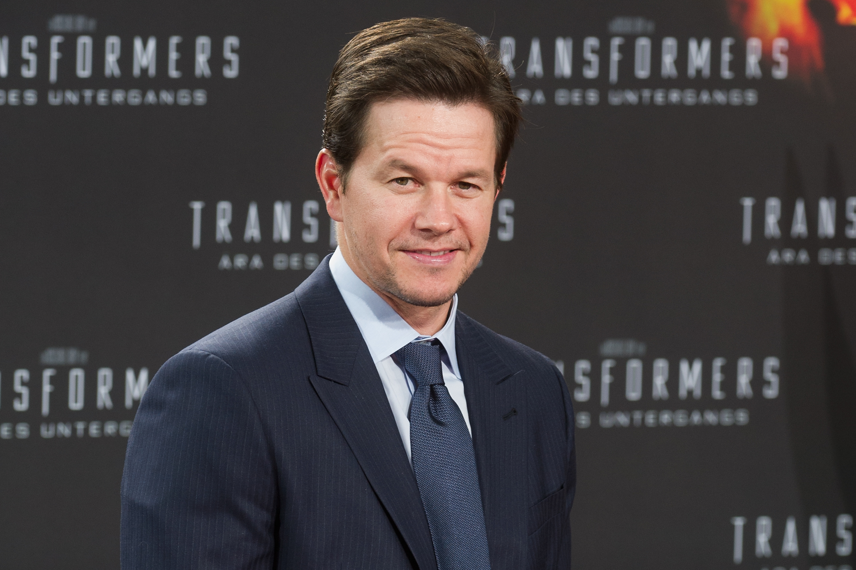Mark Wahlberg on transforming from criminal to Hollywood dad - CBS News