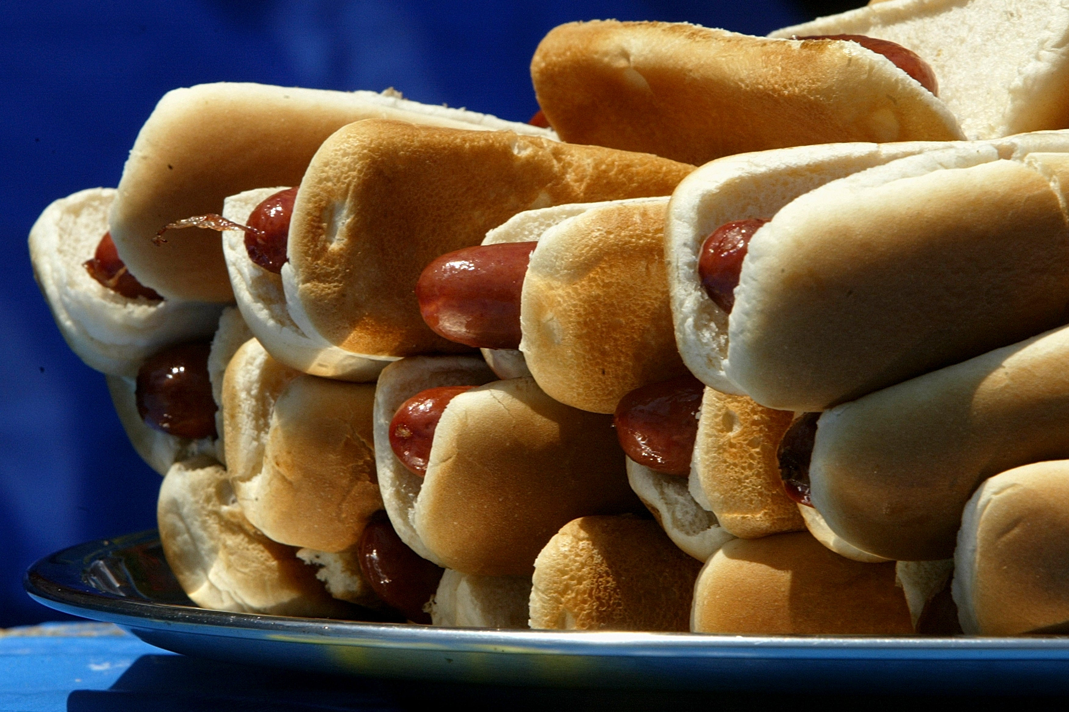 Flying hot dog hits Philadelphia baseball fan square in the face