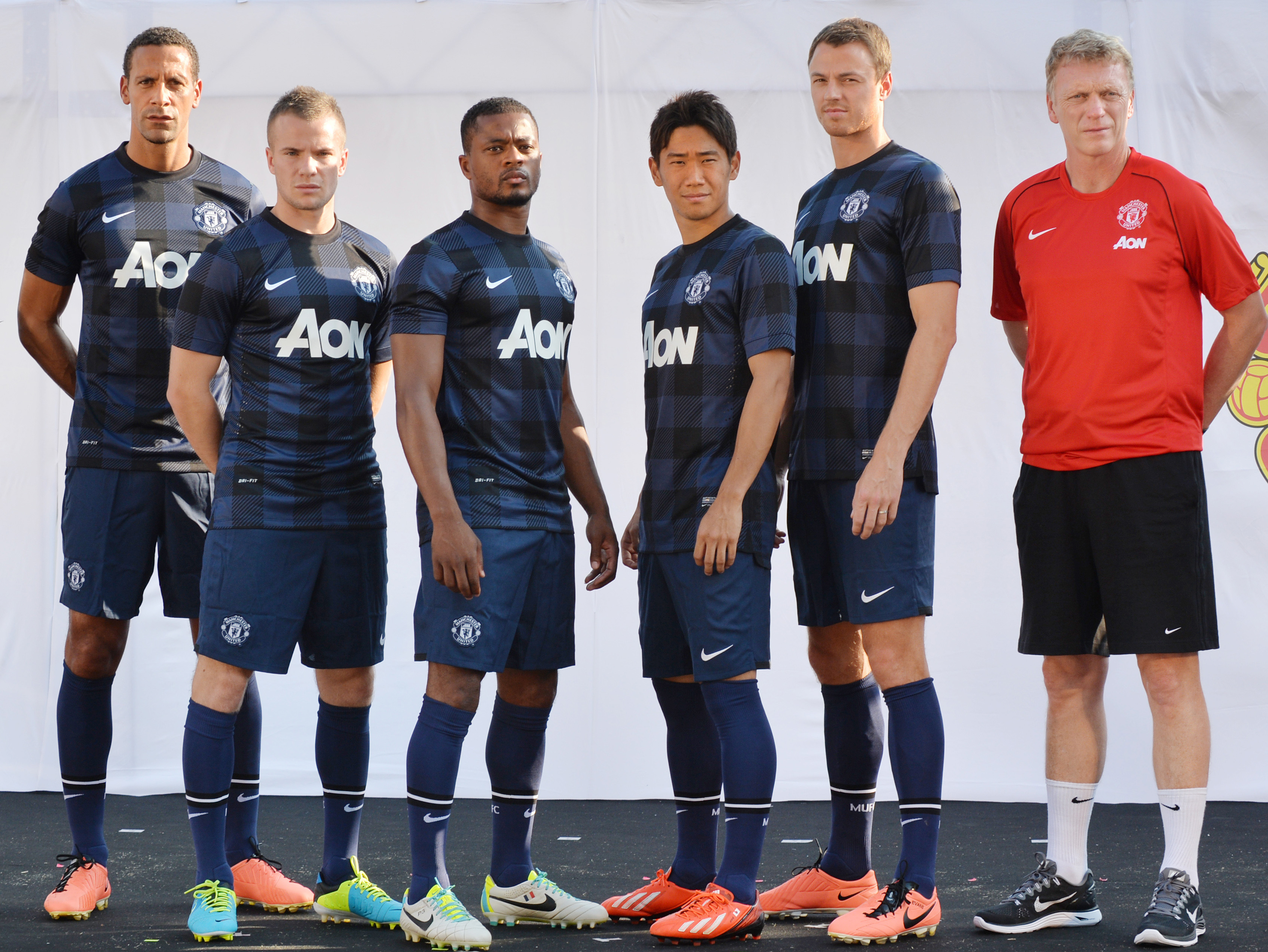 Adidas scores deal with Manchester United - CBS News