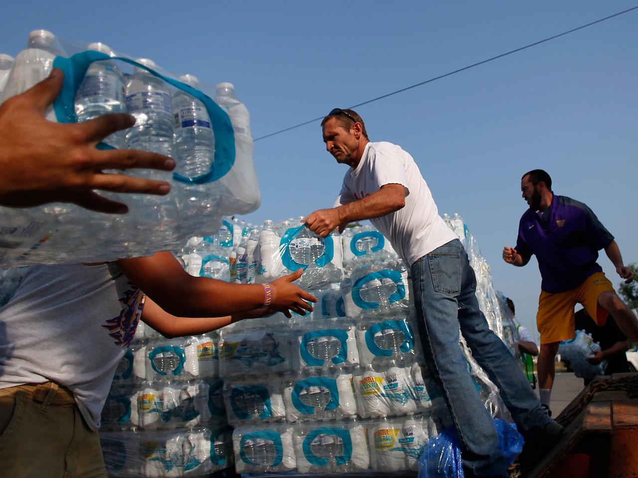 Toledo, Ohio, lifts ban on drinking water - CBS News