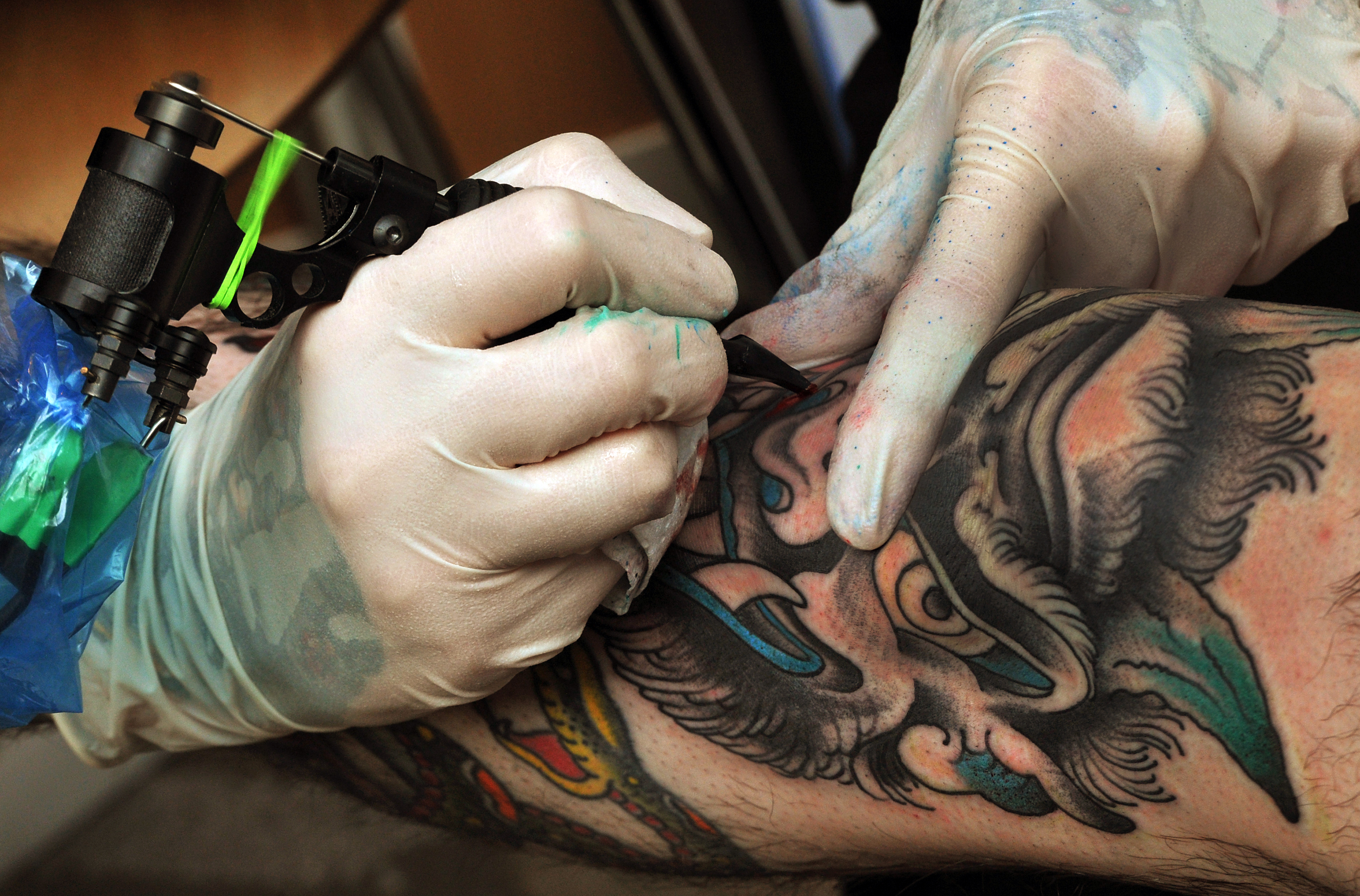 FDA: Contaminated tattoo ink causing infections - CBS News