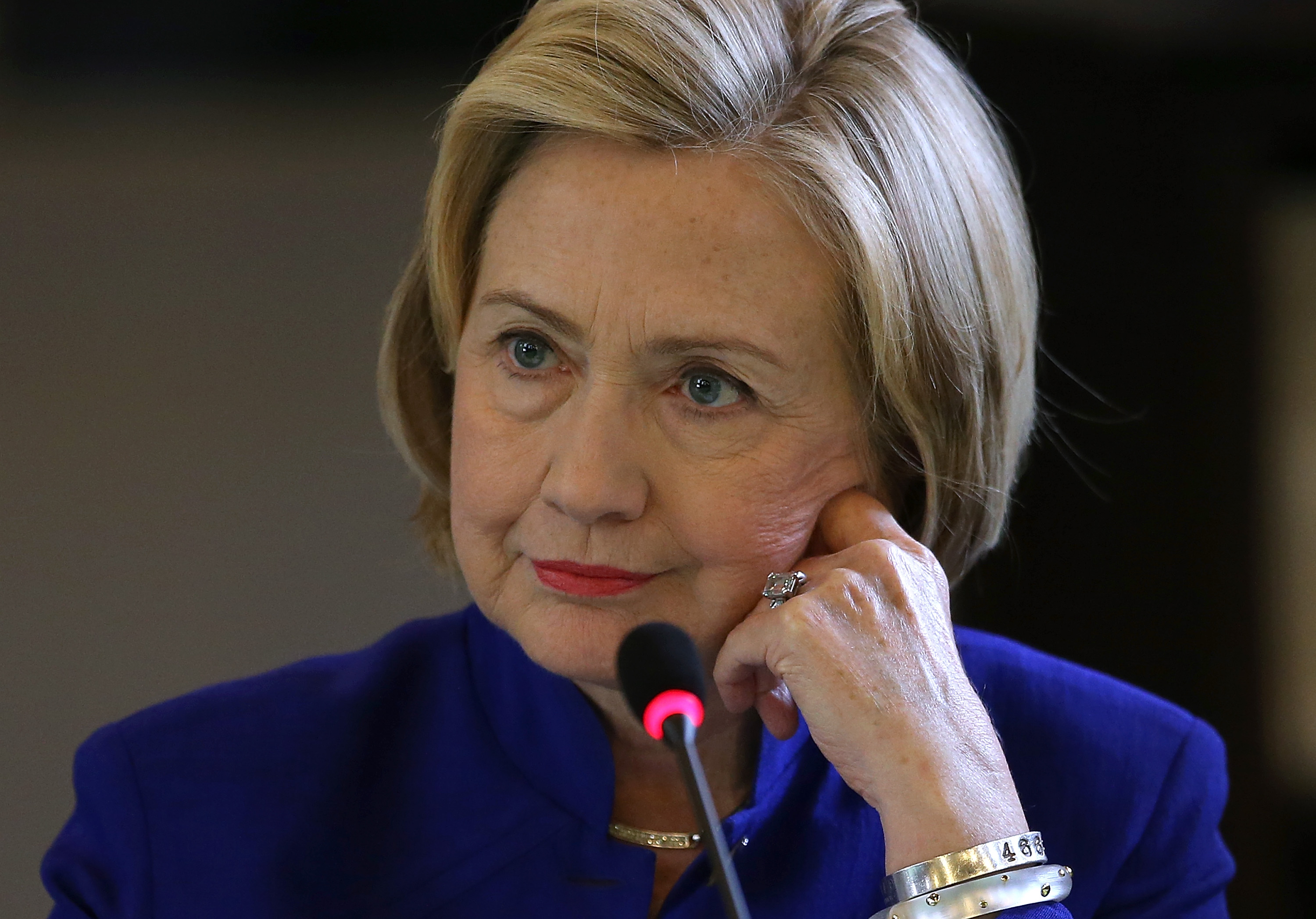 Hillary Clinton Breaks Silence On Ferguson We Are Better Than That Cbs News 