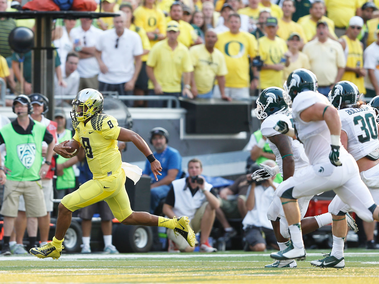 Oregon Makes Statement Against Michigan State - CBS News