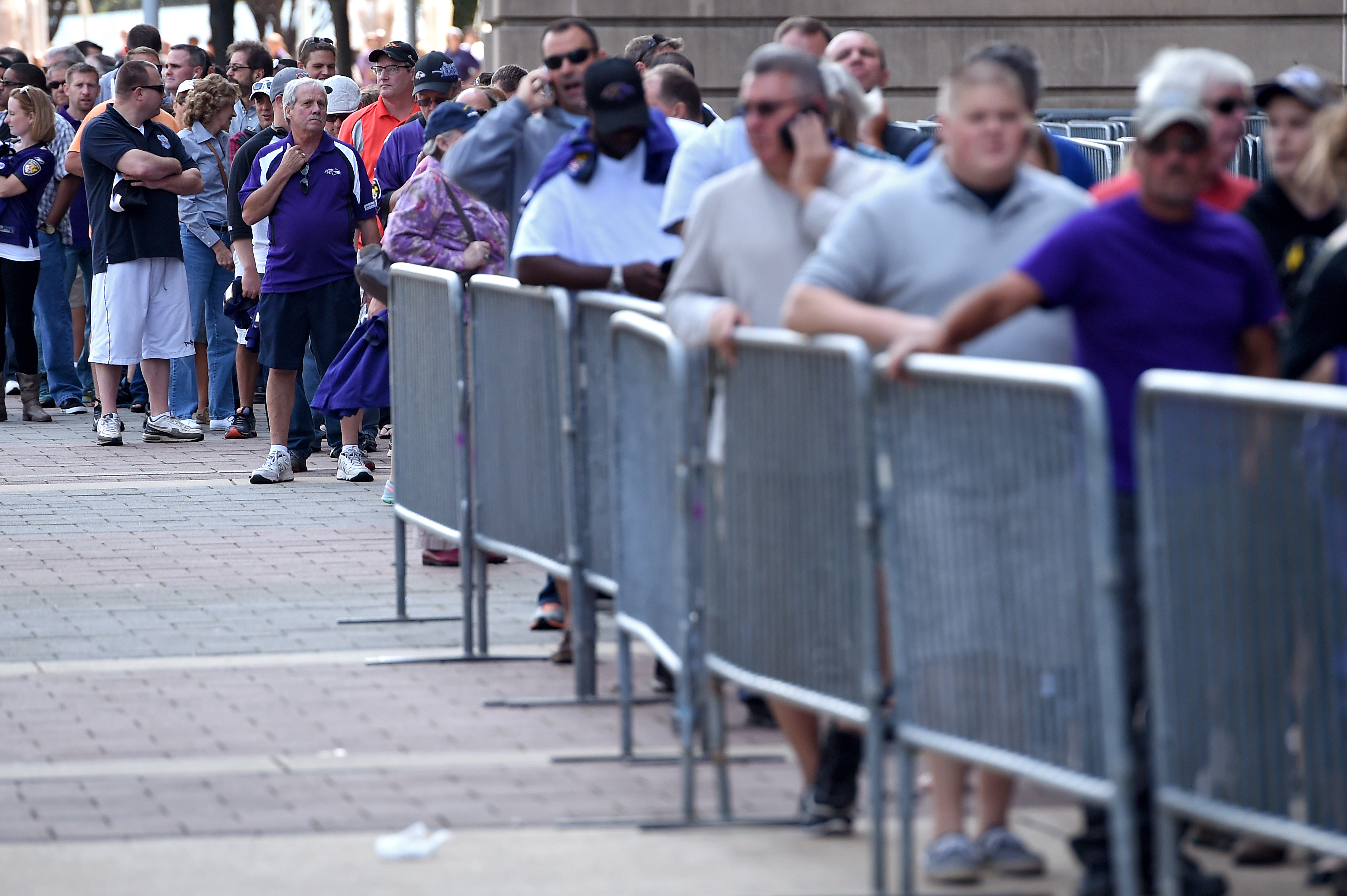 Fans line up to exchange Ray Rice jerseys at Baltimore Ravens home stadium  – New York Daily News