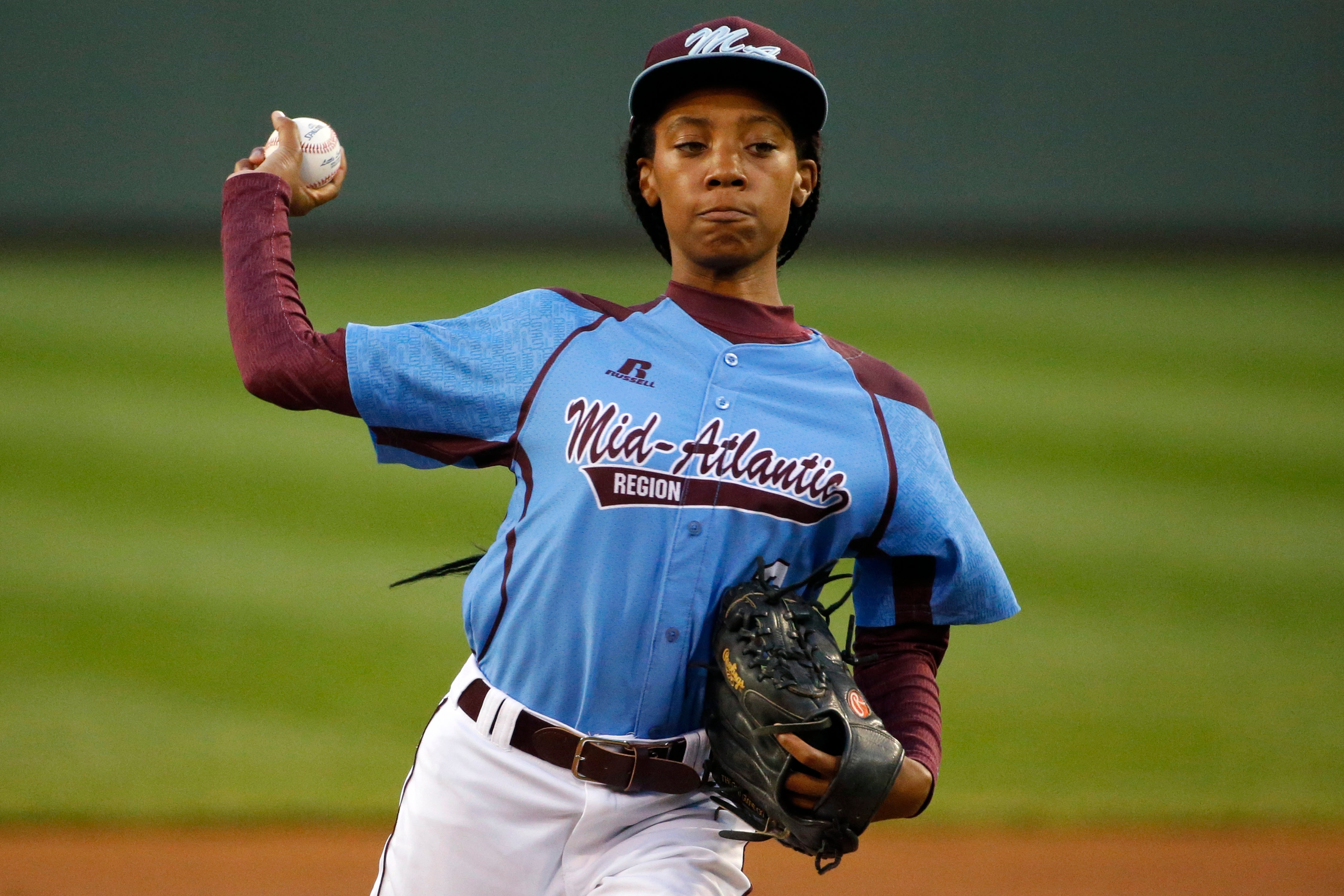 Little League star Mo'ne Davis donating jersey to Baseball Hall of Fame -  CBS News