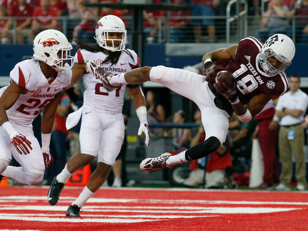 Texas A&M struggles against Arkansas; top 25 college football roundup