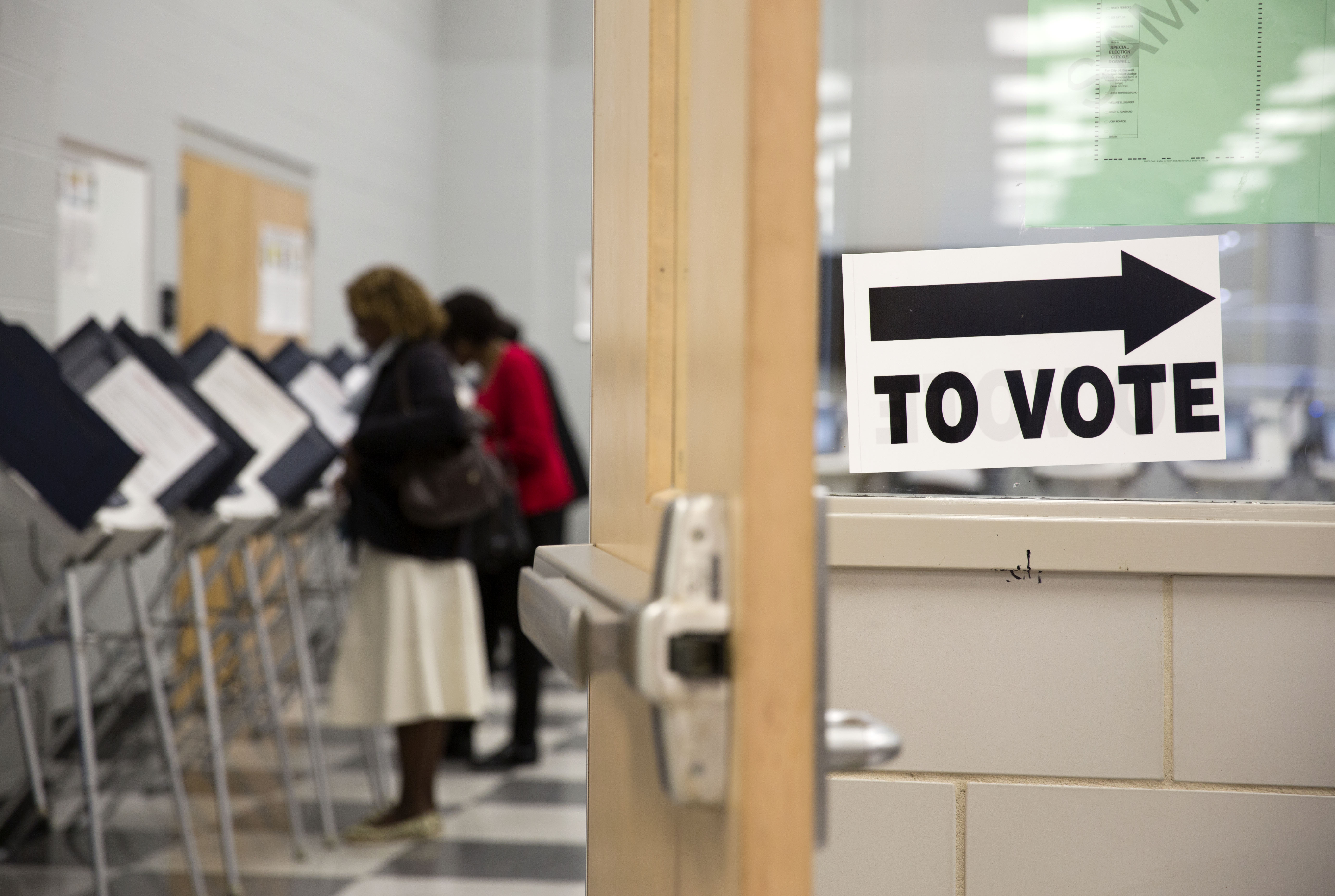 Early voting begins in highstakes races CBS News