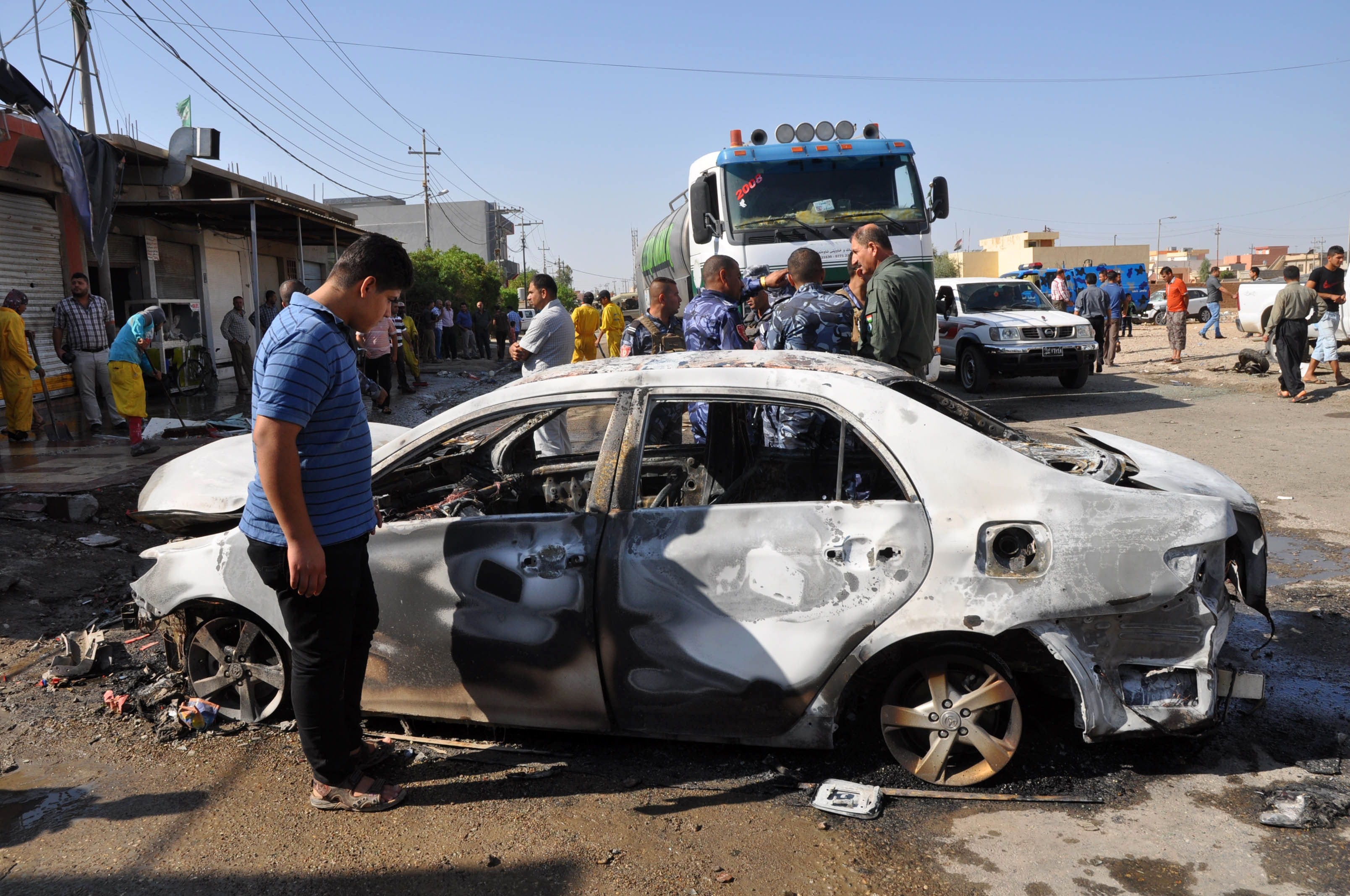 ISIS captures Iraq army camp; 30 killed in Baghdad bombing - CBS News