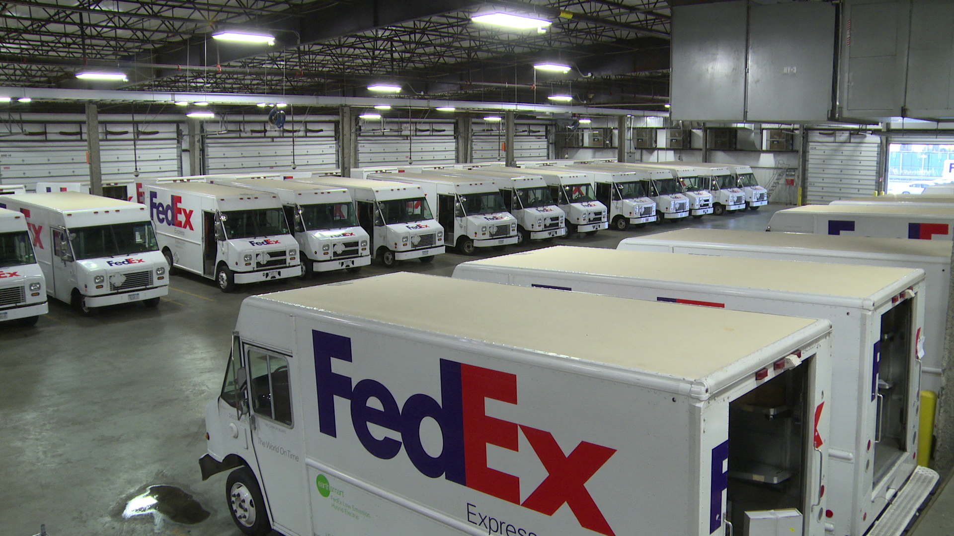 FedEx, UPS, postal service taking steps to avoid holiday shipping