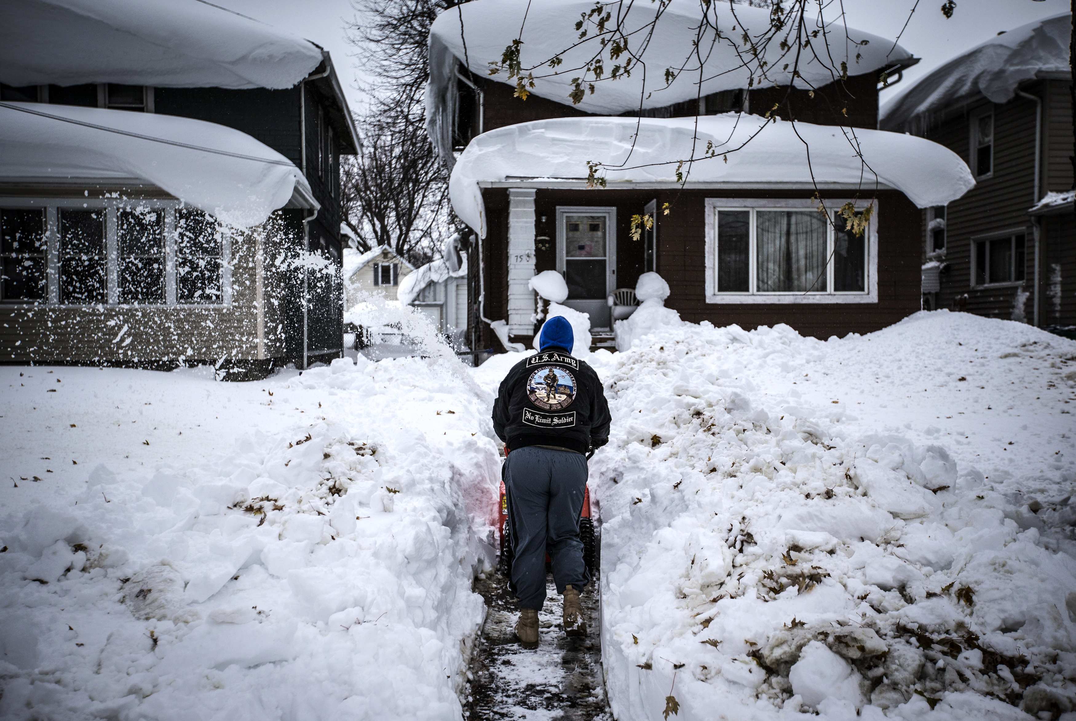 buffalo-new-york-area-digs-out-from-snow-ahead-of-flood-threat-cbs-news