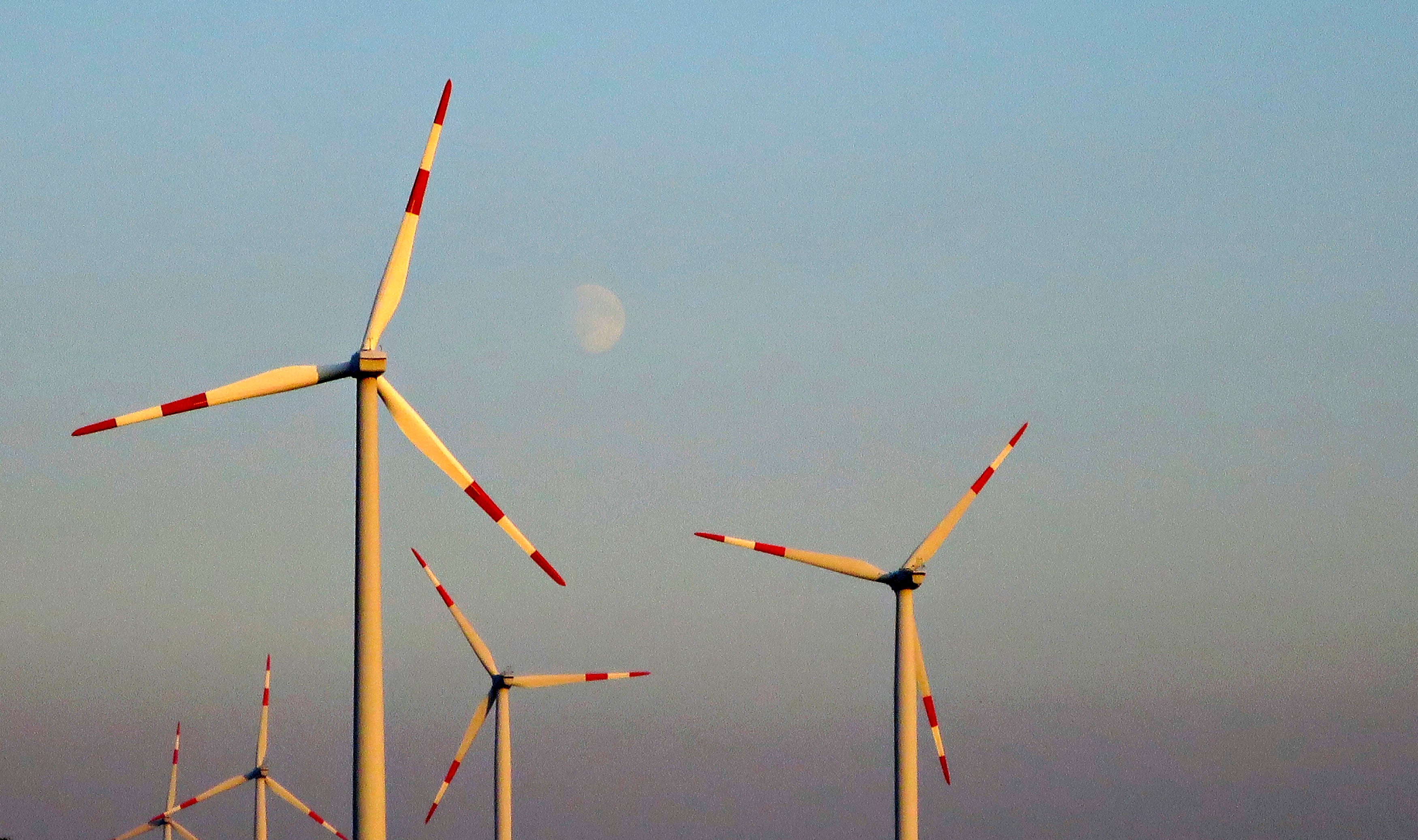 Wind turbines face uphill battle in upstate New York - CBS News