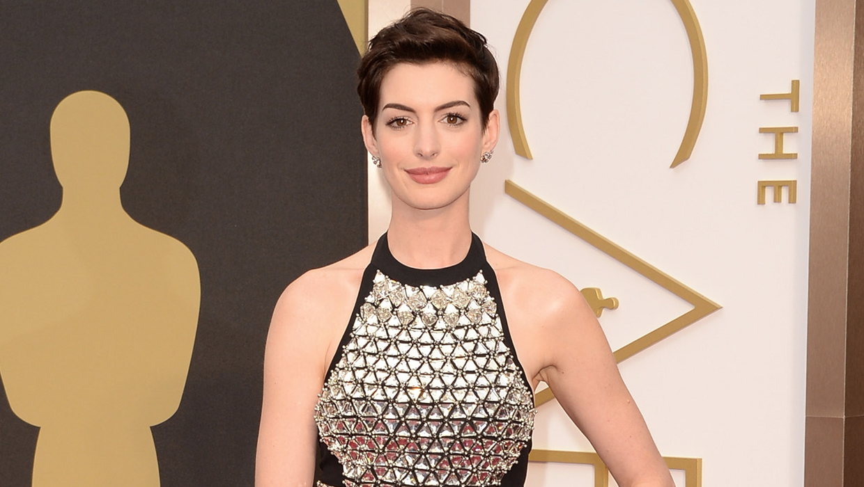 Anne Hathaway Offers Oscars Hosting Advice For Neil Patrick Harris