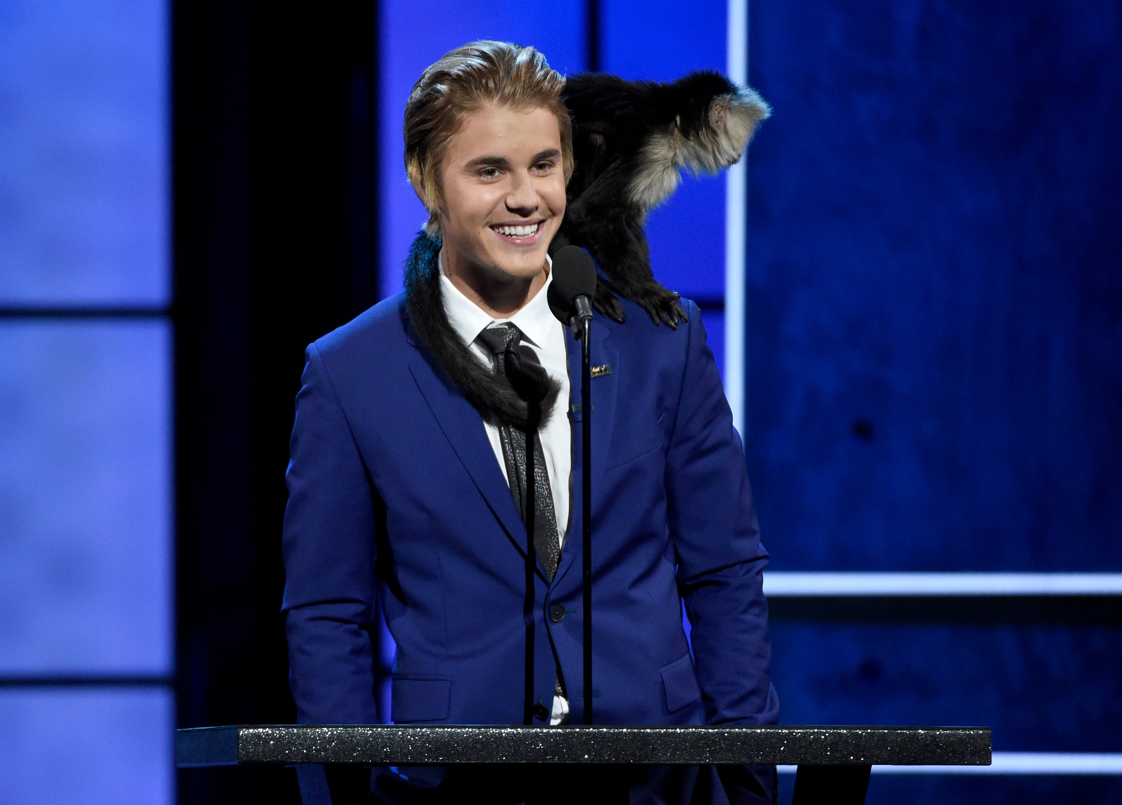 Justin Bieber gets roasted, apologizes for behavior - CBS News