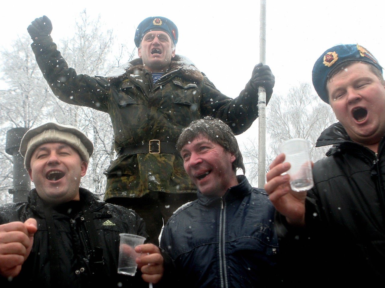 Broke Russian Alcoholics Turn To Risky Alternatives CBS News