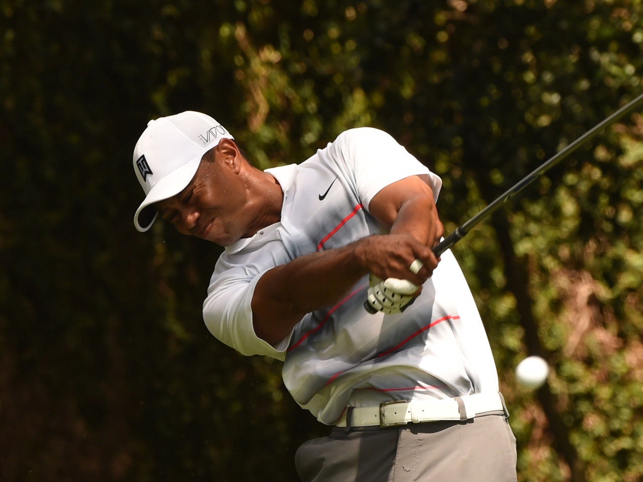 Tiger Woods off fairway indefinitely after back surgeries - CBS News