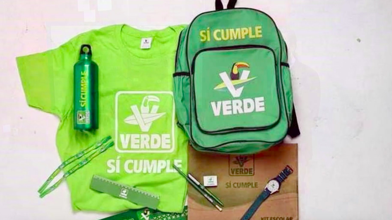 Nacho Lozano: El Partido Verde es advertido de distribuir kits escolares bajo su - CBS News