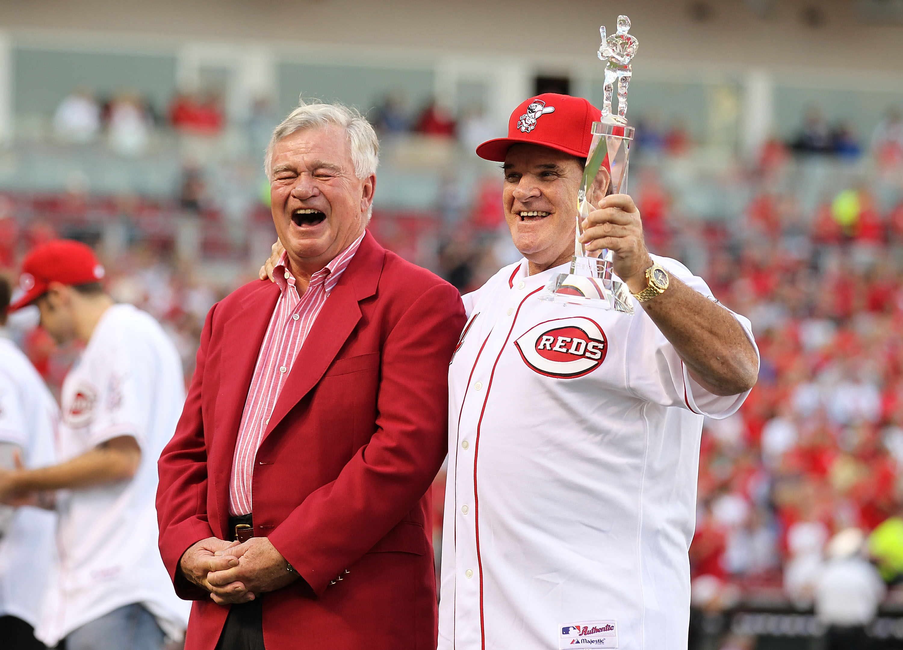 ESPN says it obtained notebook showing Pete Rose bet on Reds games