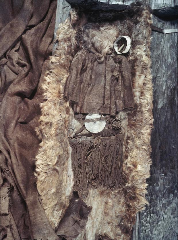 Glimpse of Bronze Age girl's daily life from hair, clothes