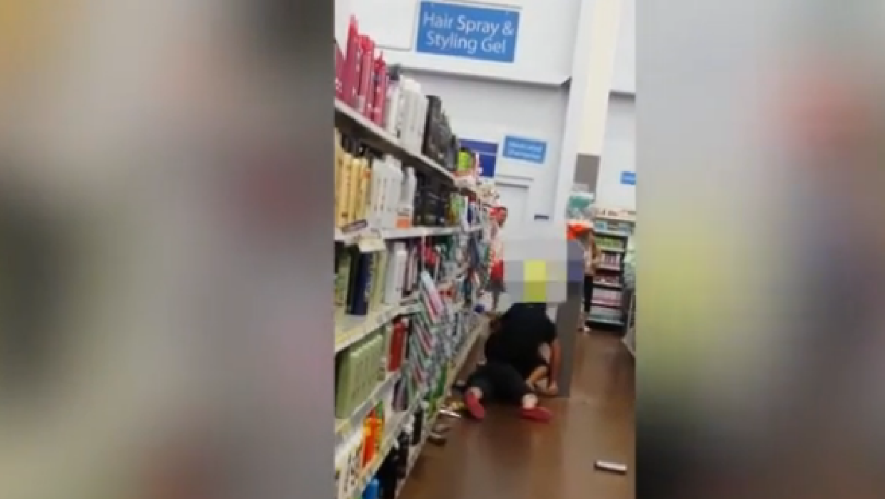 Second arrest made in Indiana Wal-Mart fight caught on video - CBS News