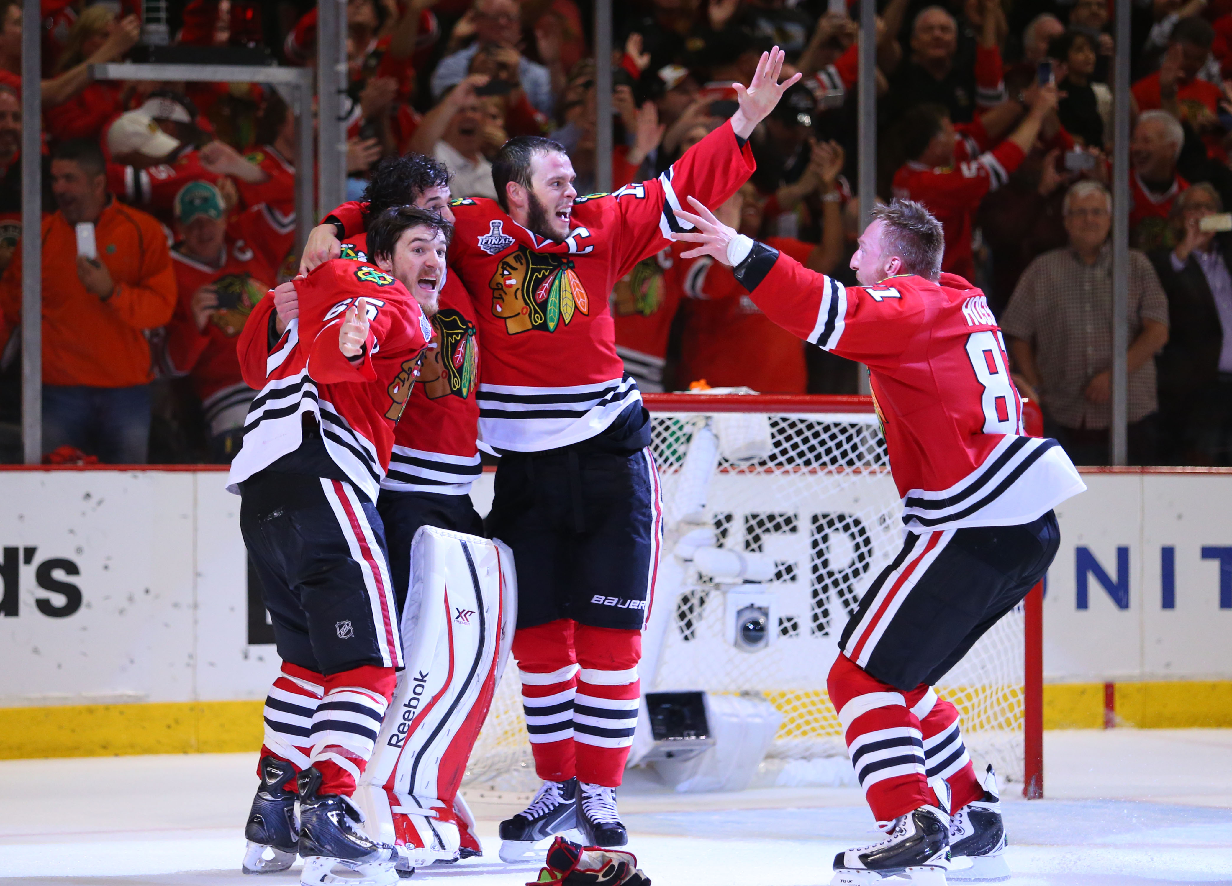 Blackhawks win Stanley Cup at home for first time in 77 years