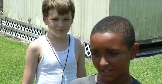 Florida boys rescue toddlers from burning home - CBS News