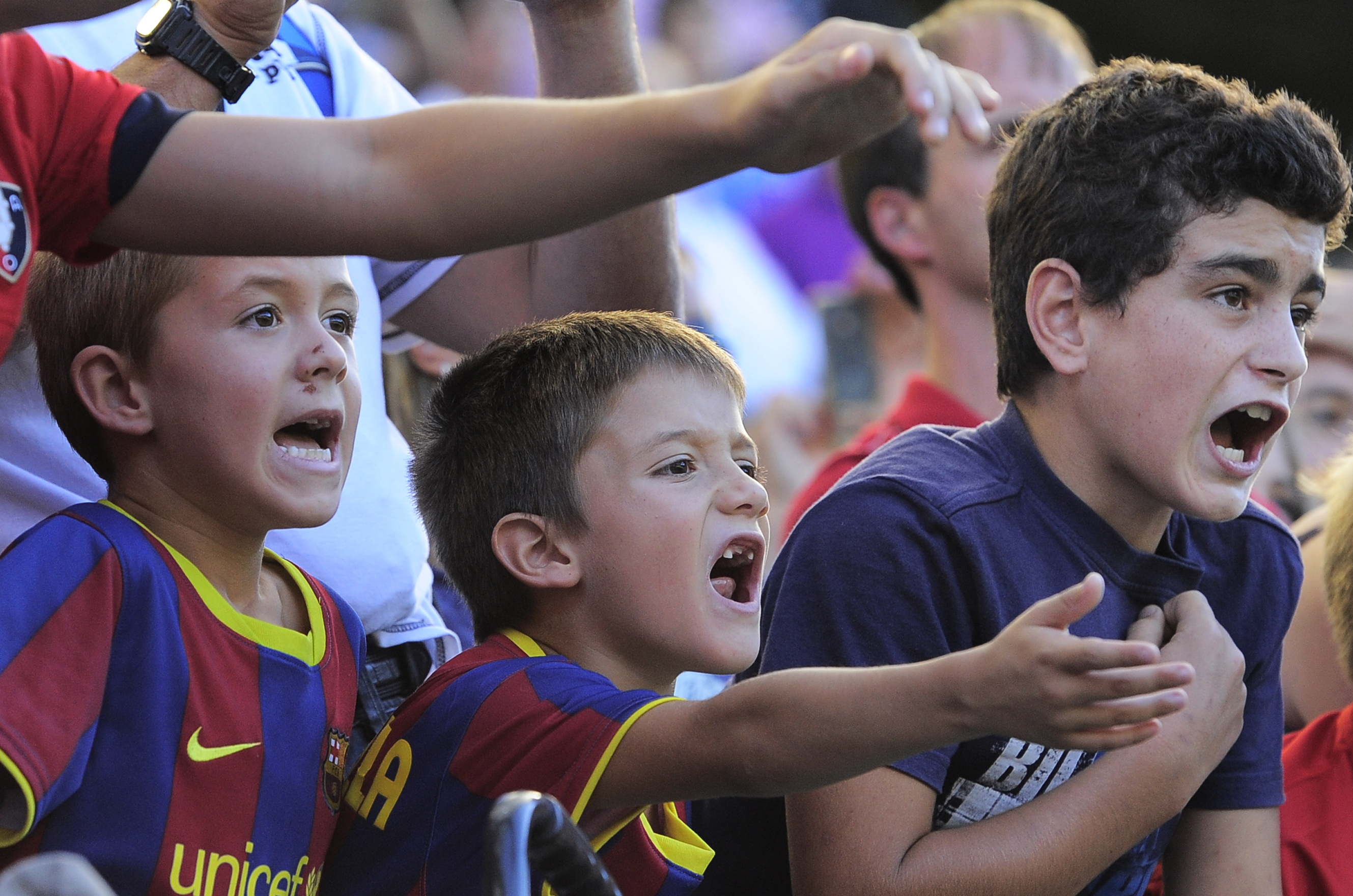handicap riem fout Soccer club Barcelona makes mom buy $60 game ticket for her baby - CBS News