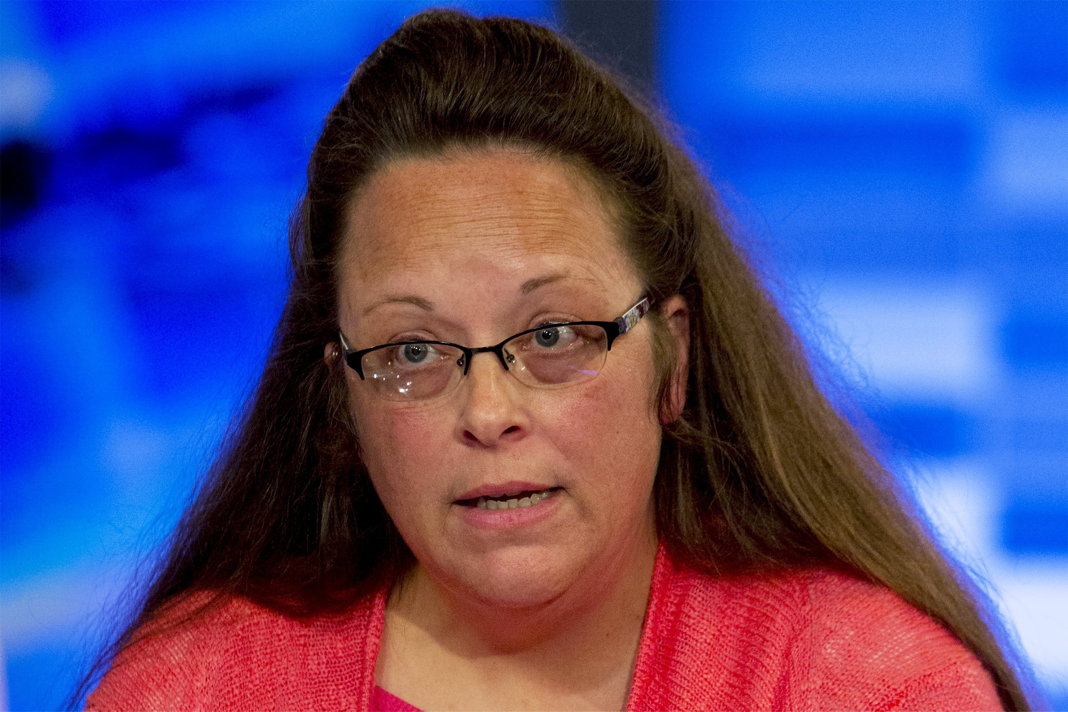 Kentucky Clerk Kim Davis Remains Defiant On Same Sex Marriage Cbs News