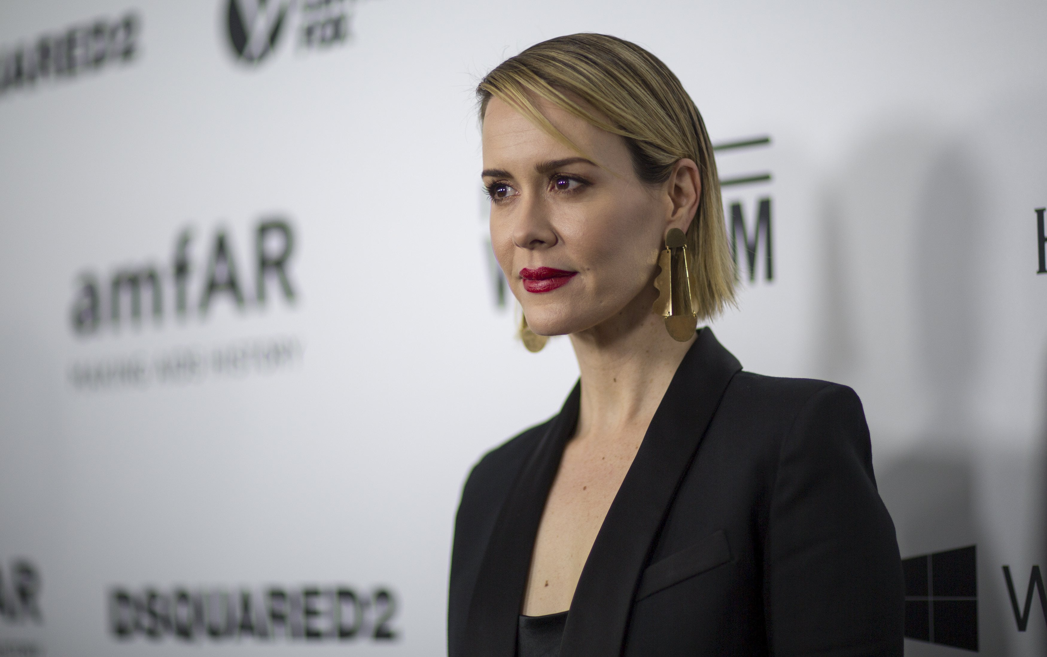 Sarah Paulson gives girlfriend Holland Taylor birthday shoutout - CBS News