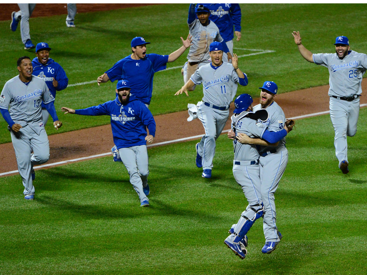 Kansas City Royals win World Series in 5 games, beat New York Mets 7-2 -  CBS News