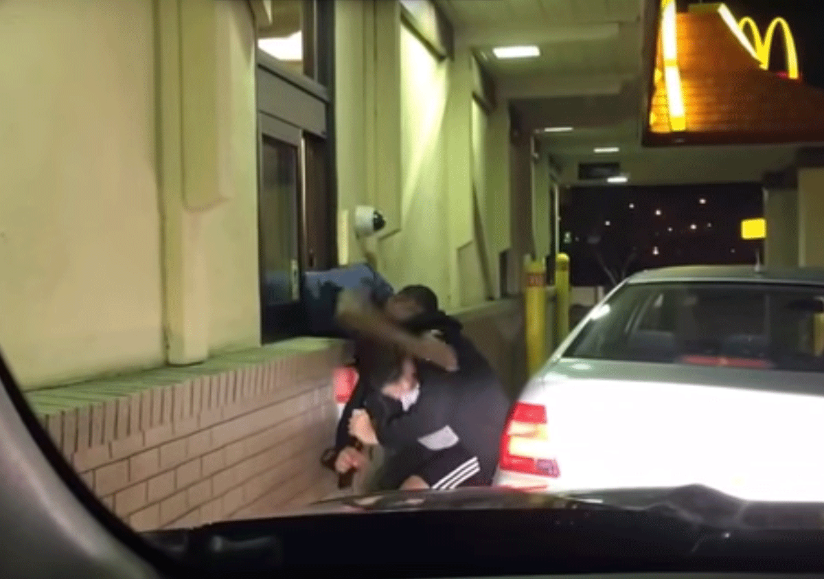 Fight at Minneapolis McDonald's drivethru caught on video CBS News