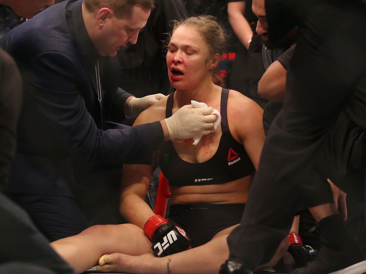 Ronda Rousey is knocked out by Holly Holm in UFC title fight - Los