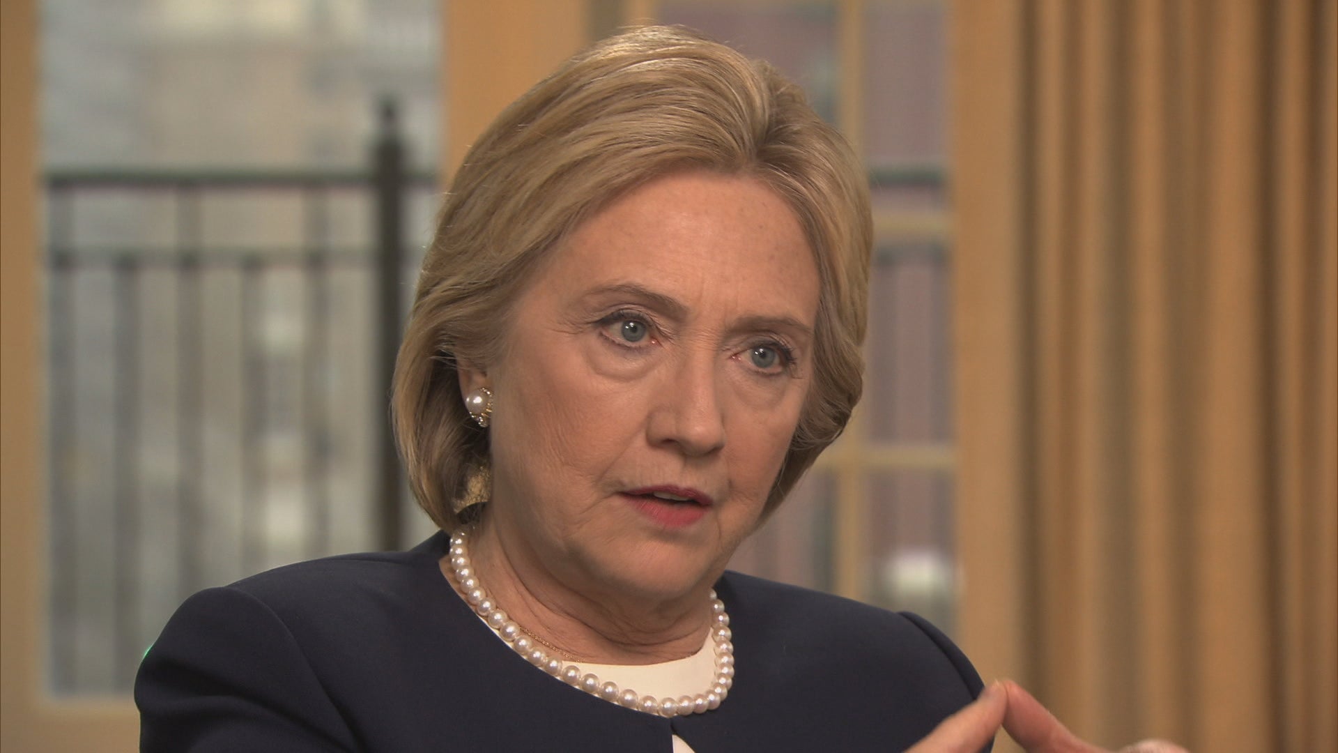 Hillary Clinton outlines her plan to fight ISIS, defends ties with Wall ...