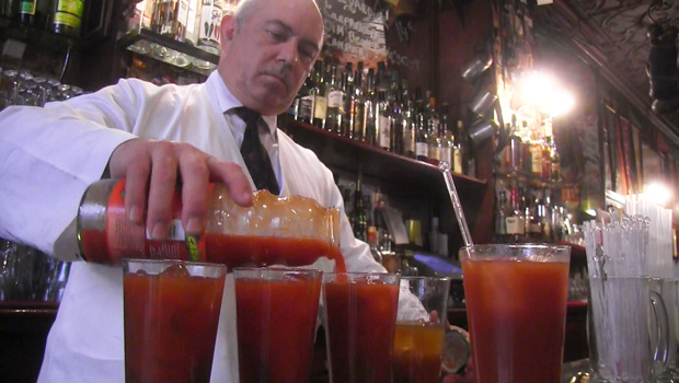 mixing-a-bloody-mary-620.jpg 