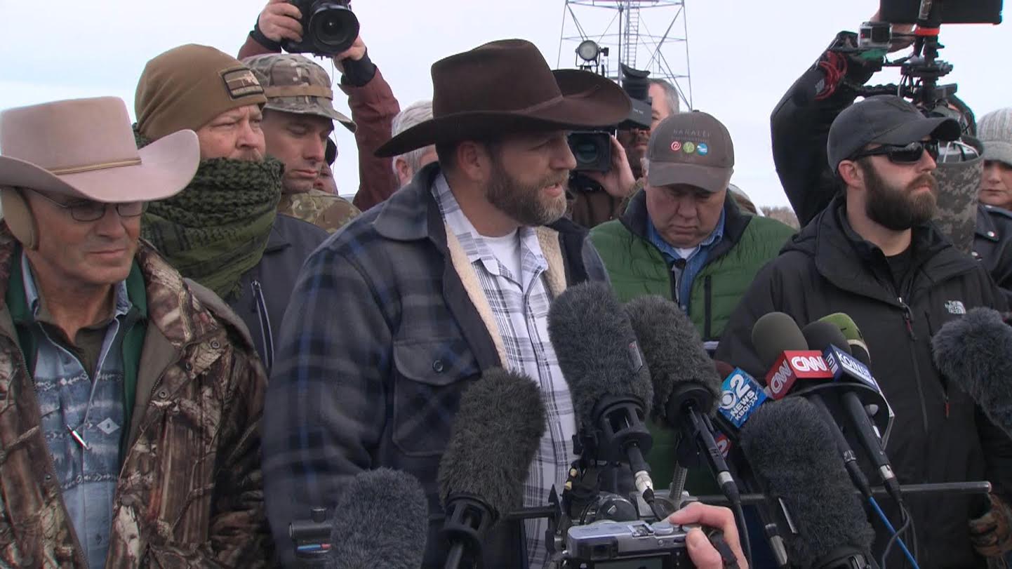 Ranchers Who Inspired Oregon Militia Standoff Report To Prison Cbs News 9431