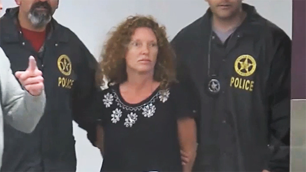 Tonya Couch Affluenza Teen S Mom Returned To Texas To Face Charge Cbs News