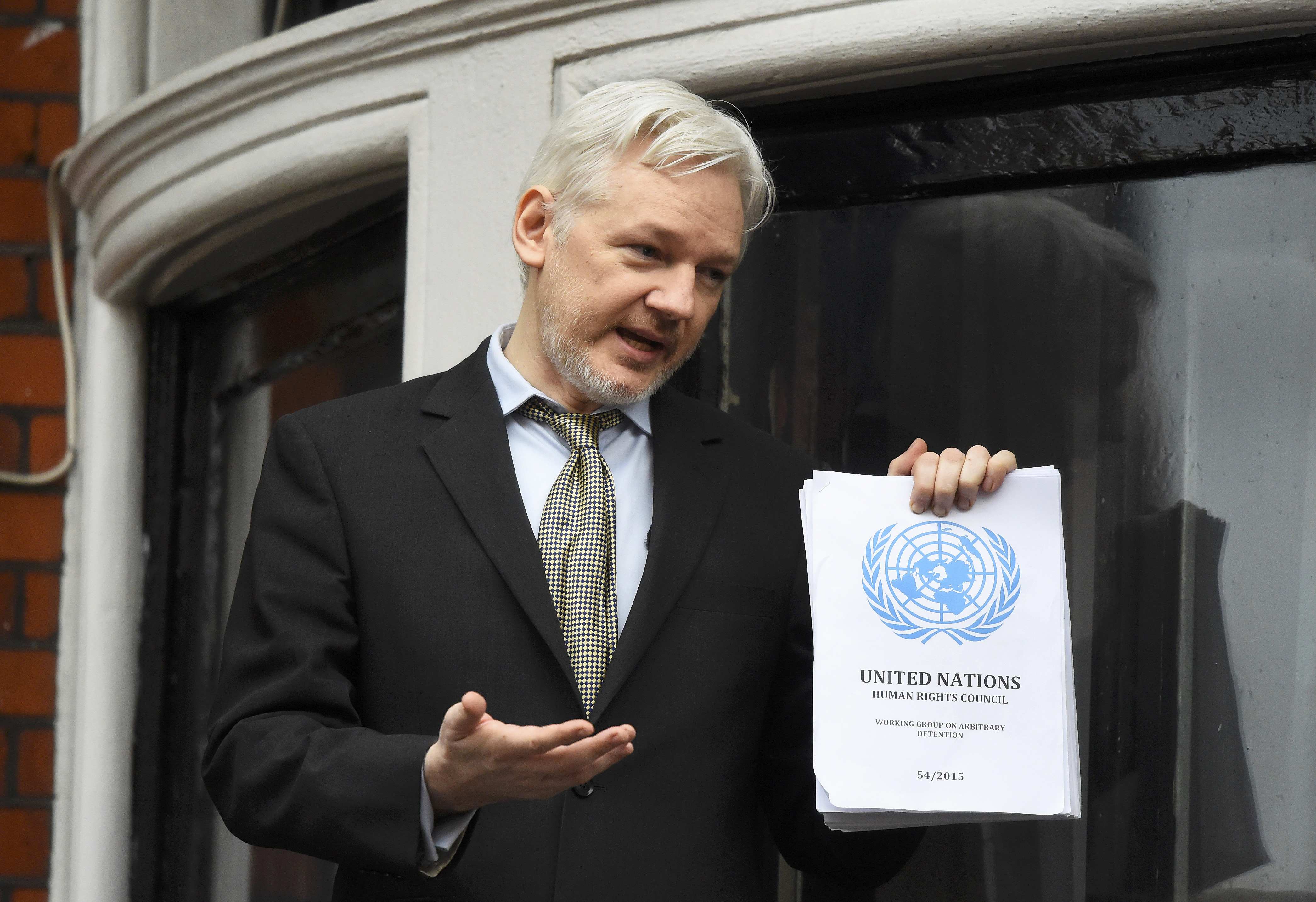 Julian Assange's Hair Evolution - wide 3