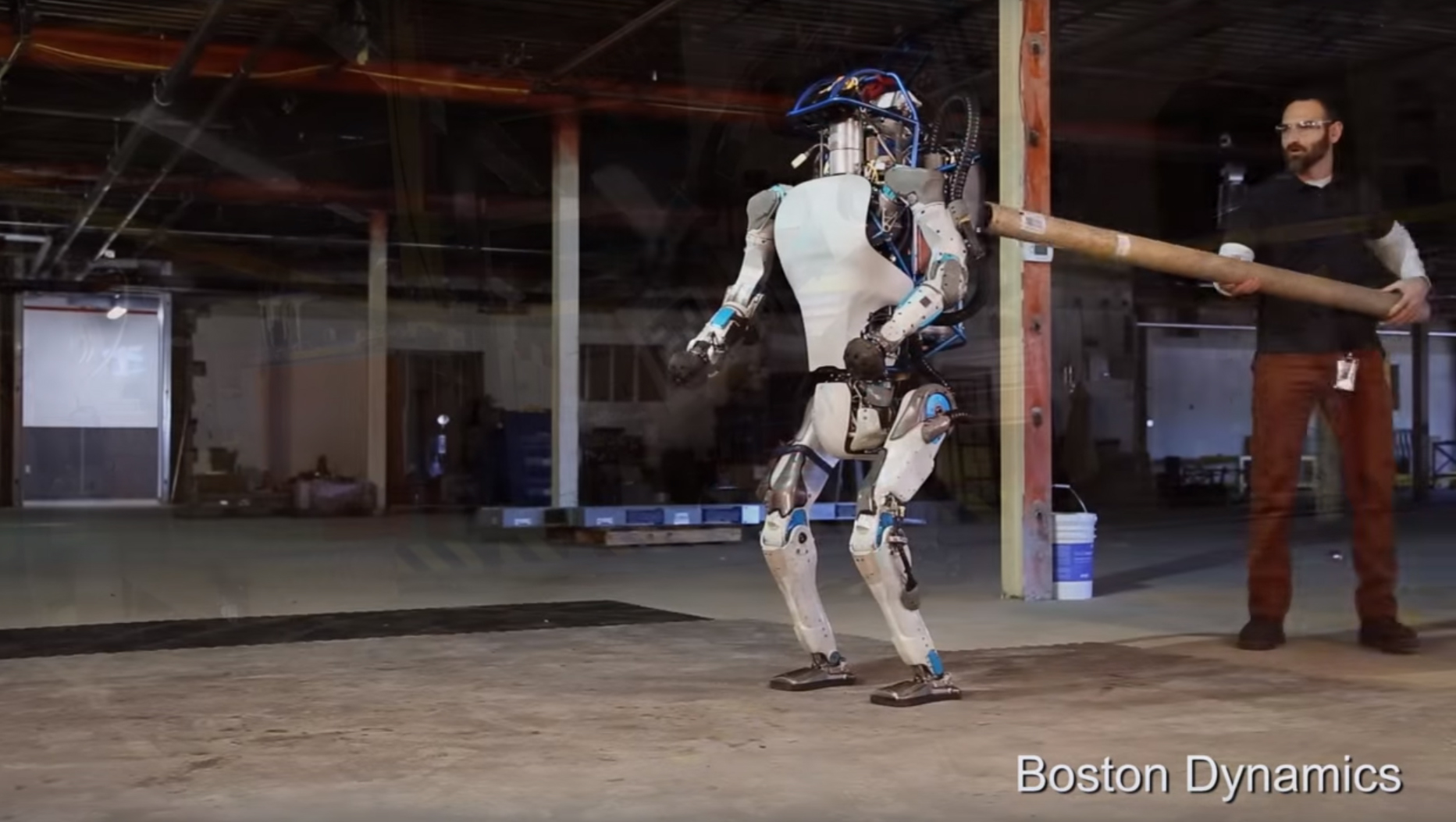 midt i intetsteds Resonate Resten Boston Dynamics' new Atlas robot can't be pushed around - CBS News